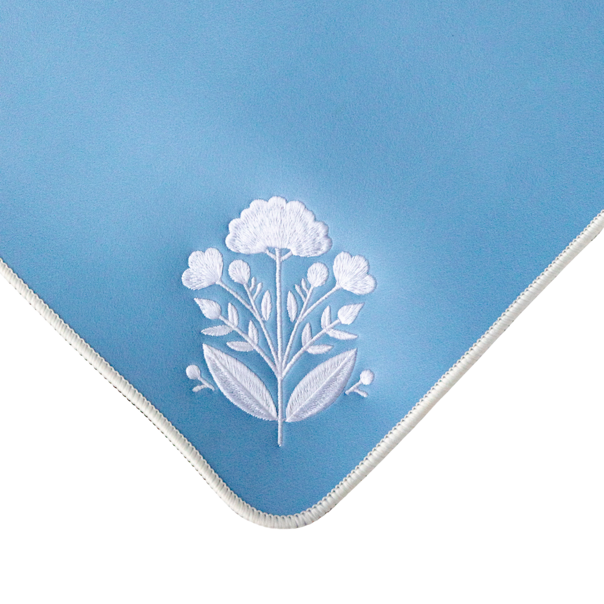 Dear Mahjong embroidered neoprene mahjong mat in blue with white flower embroidery